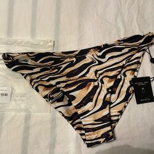 Skatie- Cheryl Bottom- Weho